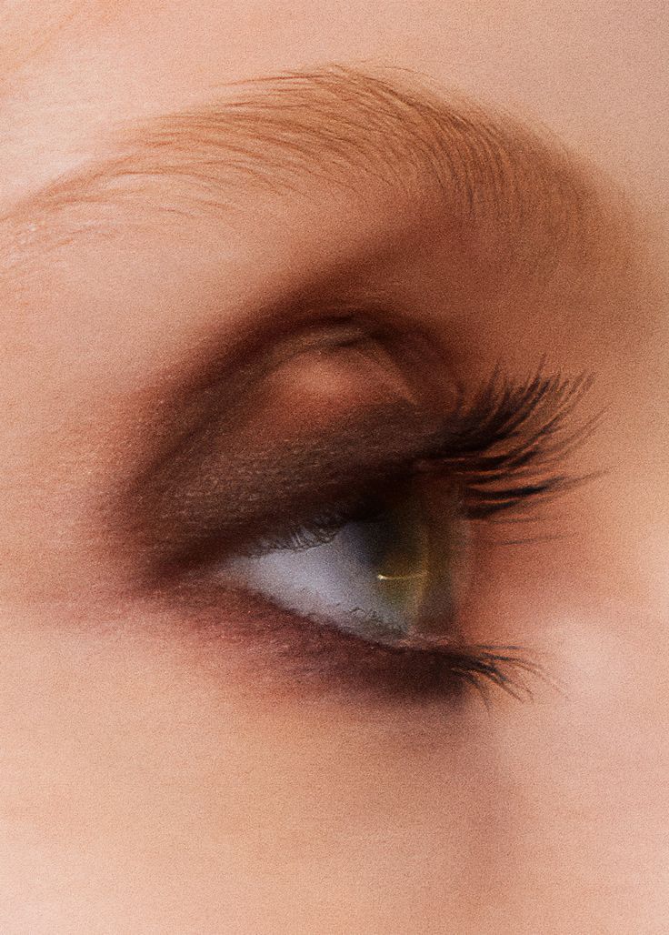 Coloured smokey: тренд на цветные смоки — носим как Белла Хадид на показе Saint Laurent (фото 2)