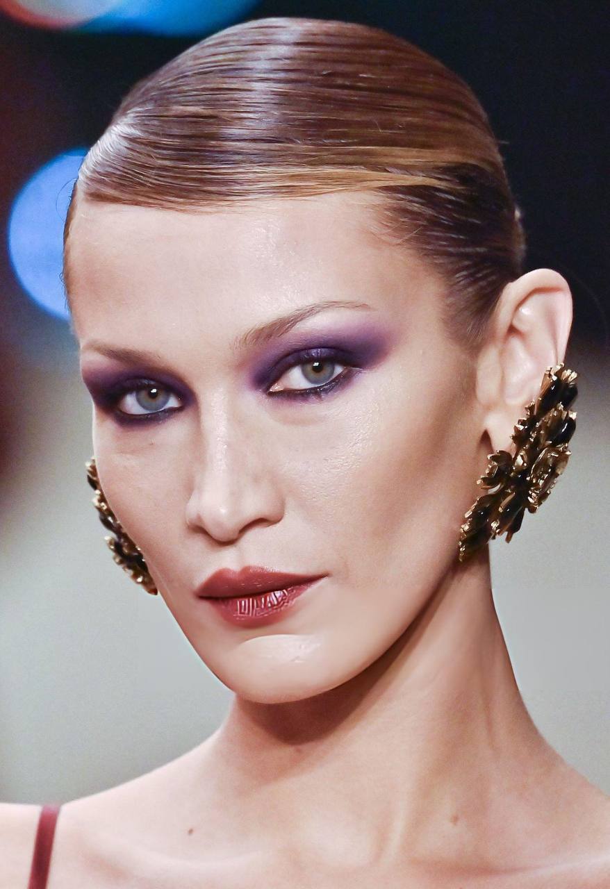 Coloured smokey: тренд на цветные смоки — носим как Белла Хадид на показе Saint Laurent (фото 3)