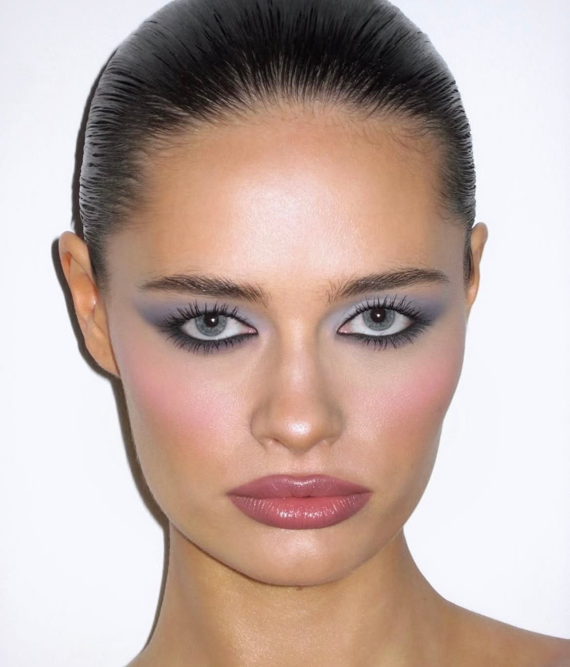 Coloured smokey: тренд на цветные смоки — носим как Белла Хадид на показе Saint Laurent (фото 24)