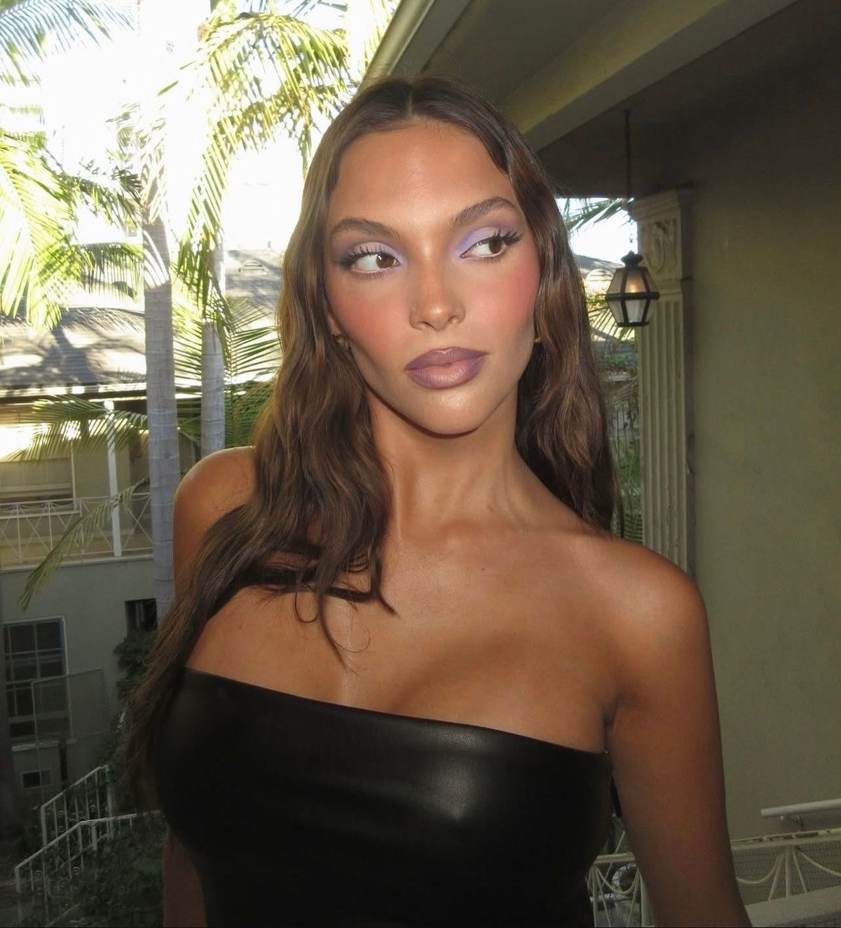 Coloured smokey: тренд на цветные смоки — носим как Белла Хадид на показе Saint Laurent (фото 26)