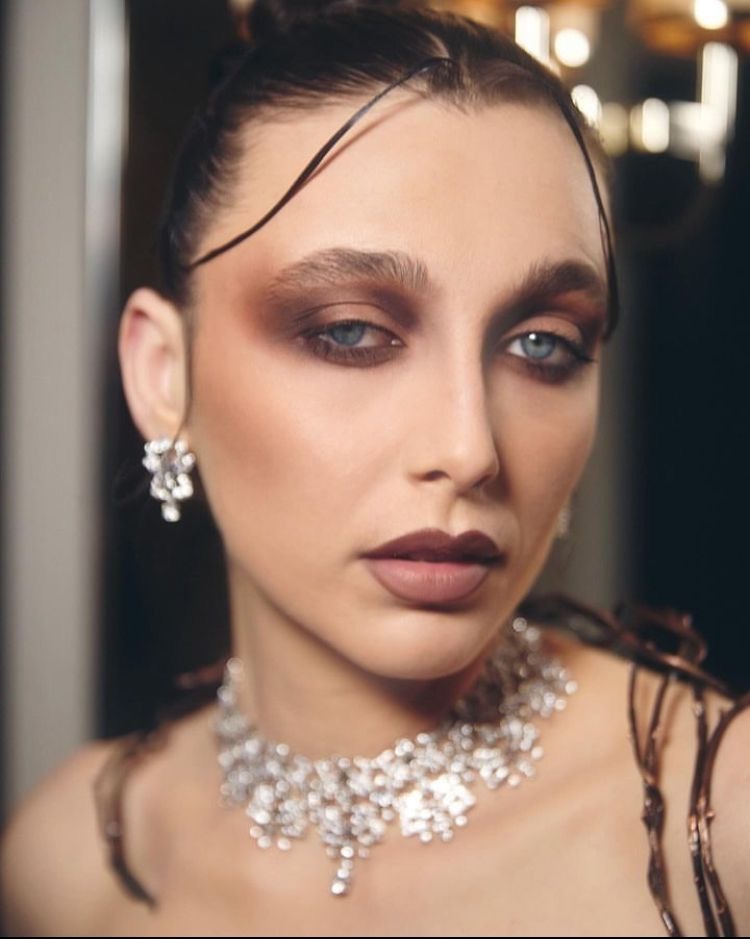 Coloured smokey: тренд на цветные смоки — носим как Белла Хадид на показе Saint Laurent (фото 5)