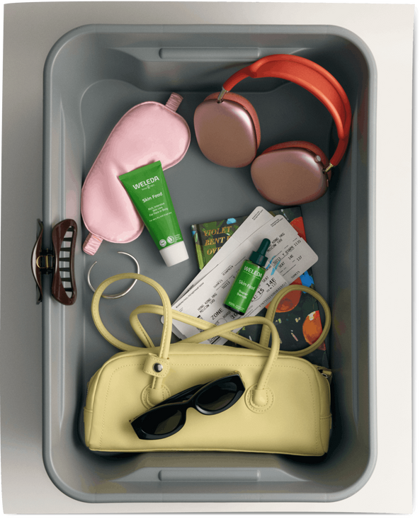 Что положить в косметичку: 8 уходовых средств на все случаи жизни (фото 6)