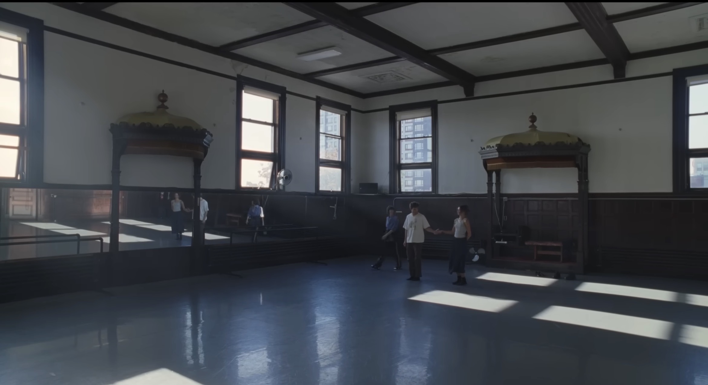 «Забудьте, что я сказала»: оправдан ли хайп вокруг фильма «Вот это драма!» Кристоффера Боргли (фото 12)