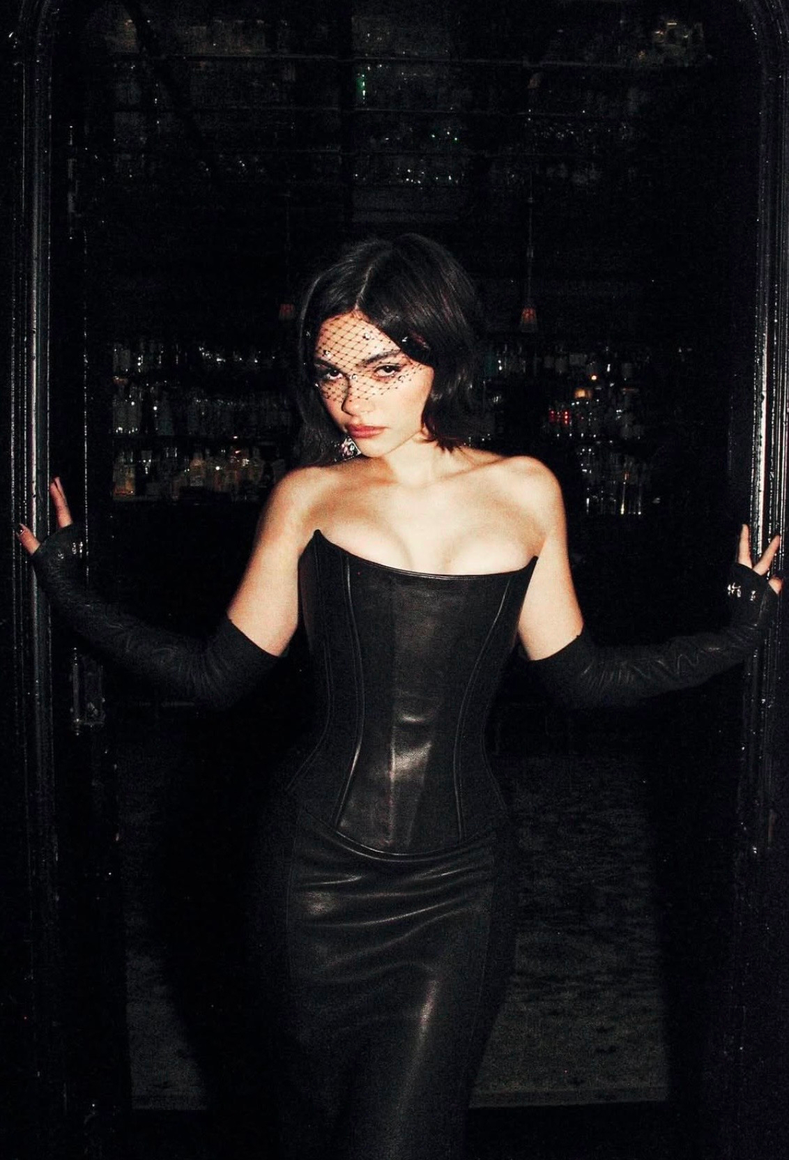 Герои бэкстейджа. Звездные стилисты, которые одевают Марго Робби, Селену Гомес — и не только (фото 34)