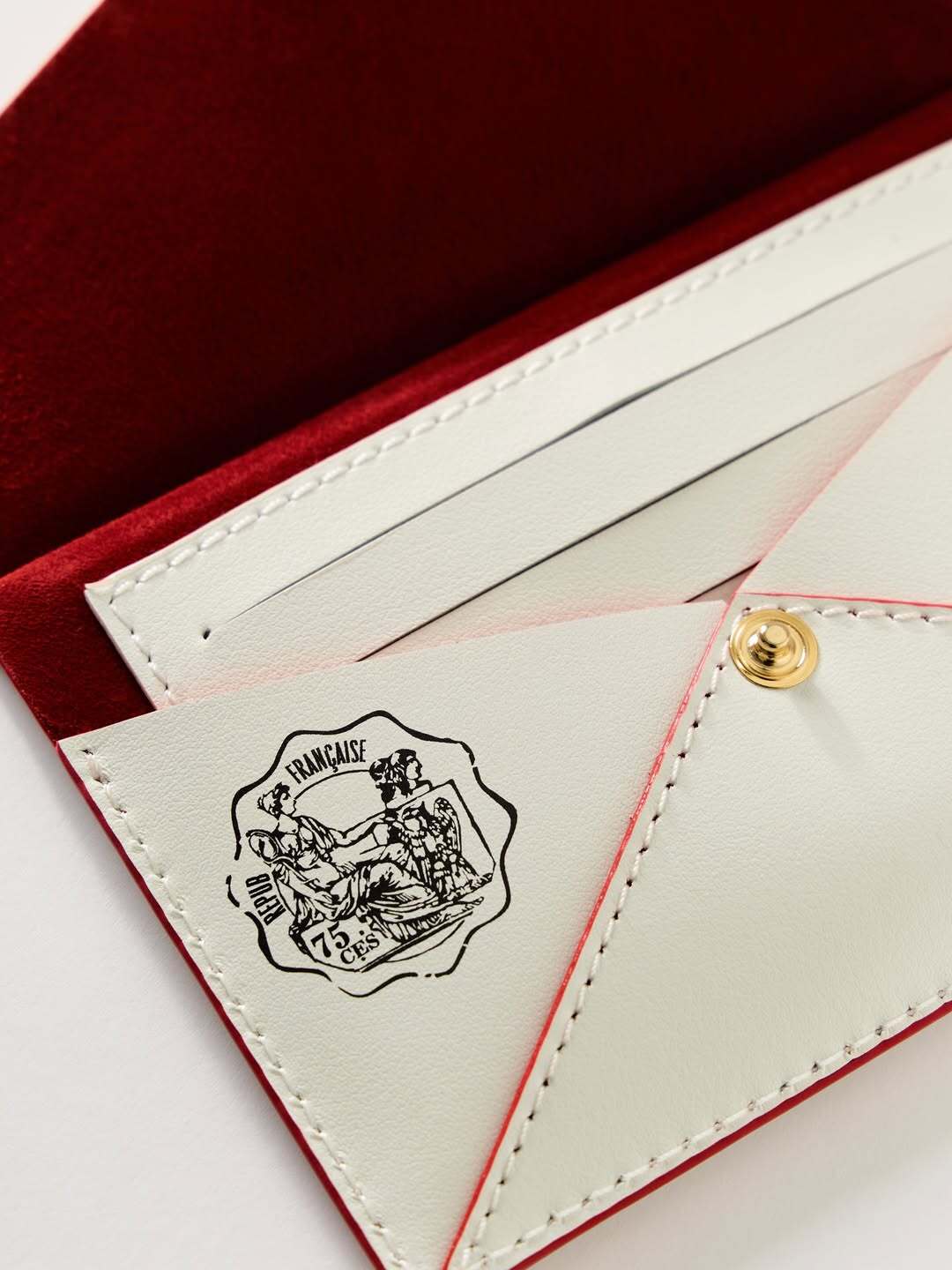 Новое имя. Vivian Dupreé — клатчи, шоперы и картхолдеры, которые можно «прочитать» (фото 18)