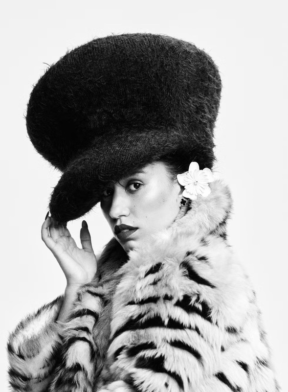 Наш компас земной: почему всем нужно послушать новый альбом Raye «This Music May Contain Hope» (фото 5)