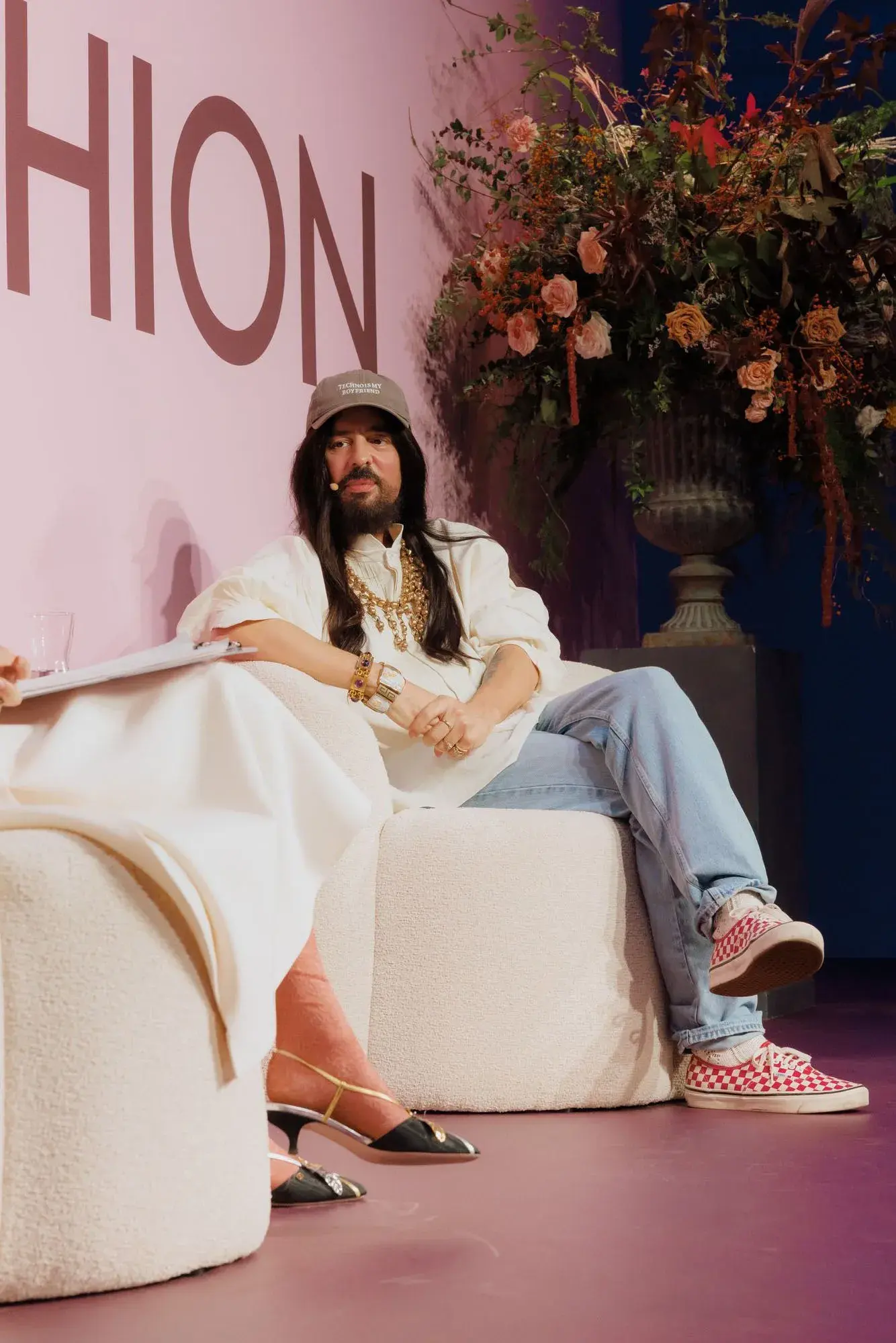 Тренд, который нельзя игнорировать весной 2026-го: слипоны и скейтер-шузы из 2016-го (фото 21)