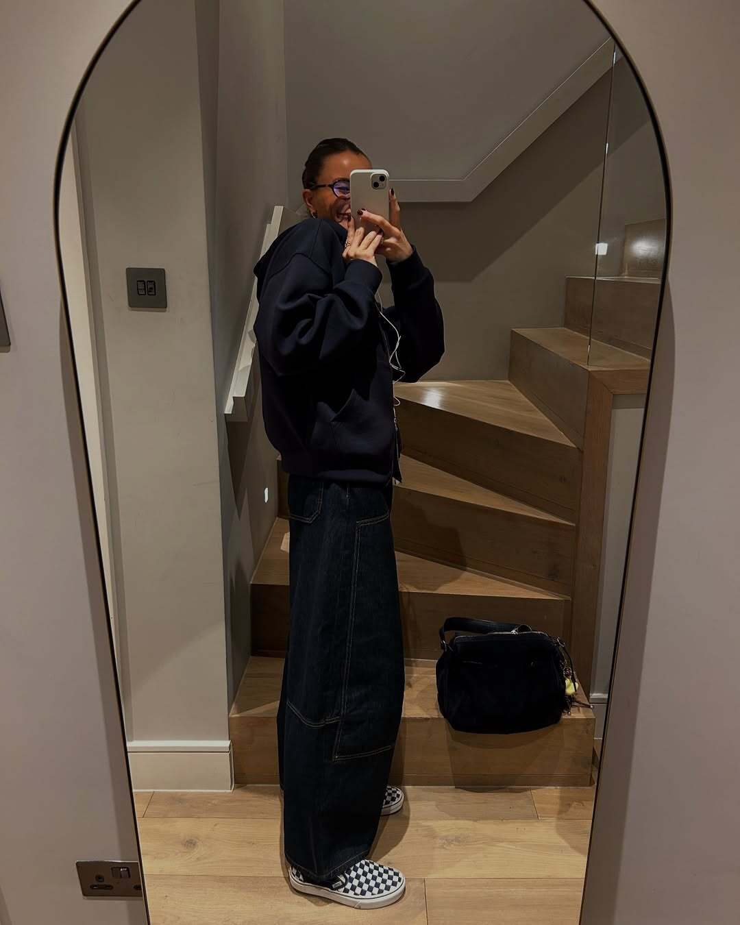 Тренд, который нельзя игнорировать весной 2026-го: слипоны и скейтер-шузы из 2016-го (фото 18)