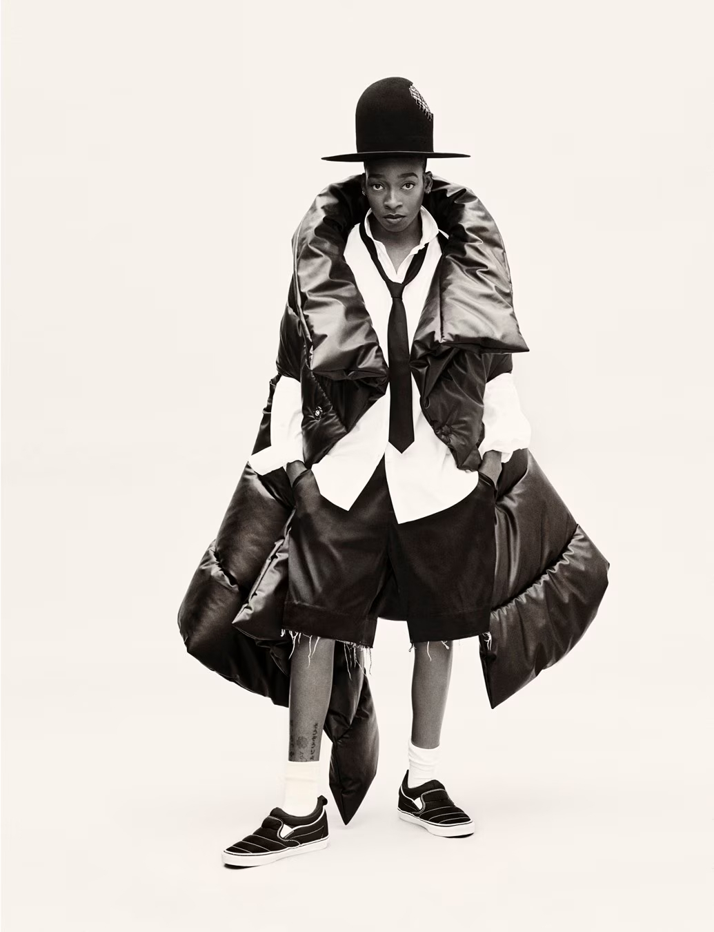 Тренд, который нельзя игнорировать весной 2026-го: слипоны и скейтер-шузы из 2016-го (фото 8)