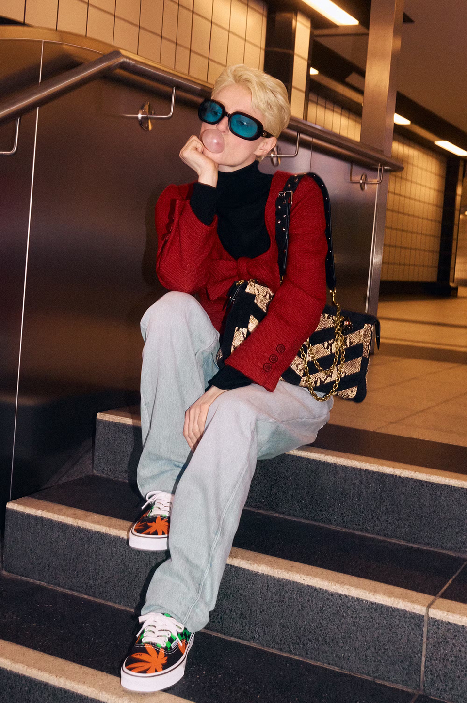 Тренд, который нельзя игнорировать весной 2026-го: слипоны и скейтер-шузы из 2016-го (фото 27)