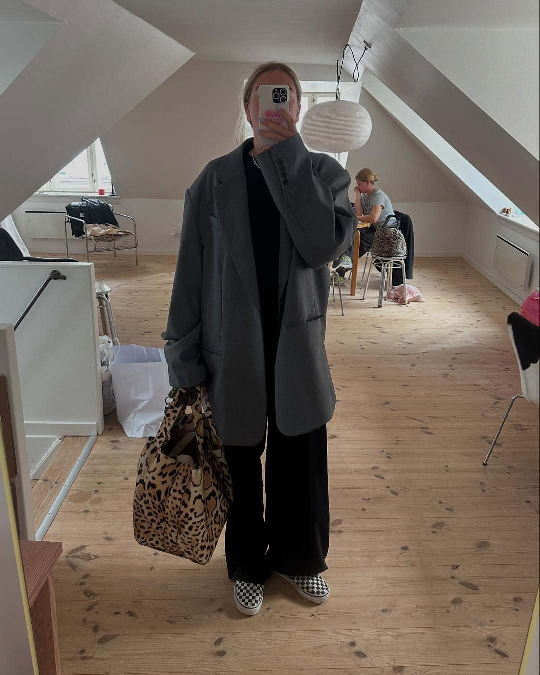 Тренд, который нельзя игнорировать весной 2026-го: слипоны и скейтер-шузы из 2016-го (фото 5)