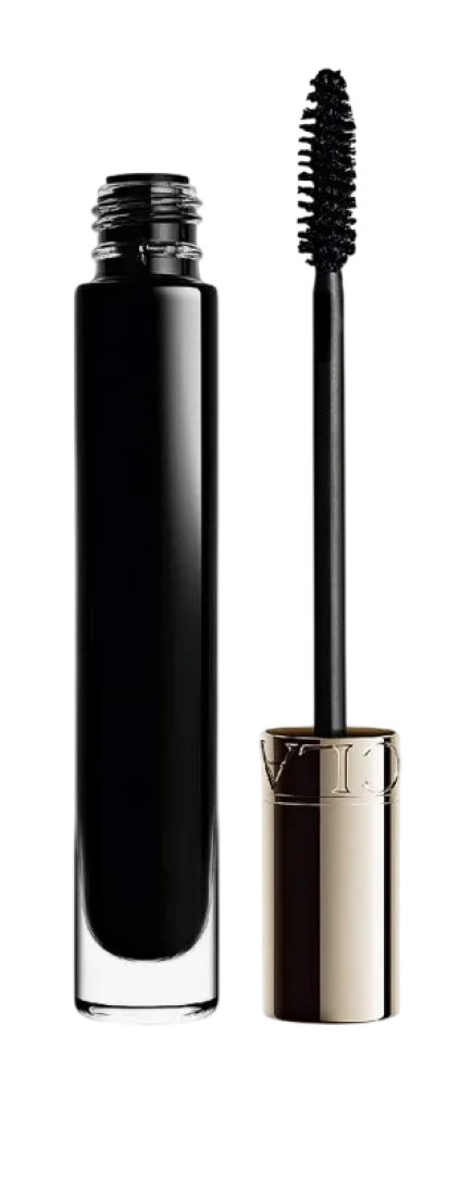 Новости красоты: бьюти-новинки, которые стоит взять в путешествие на майские (фото 1)