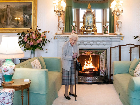 «Как бы ни темна была смерть, свет и жизнь сильнее»: 20 цитат Елизаветы II о любви и будущем (фото 26)