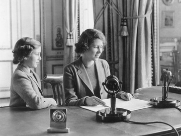 «Как бы ни темна была смерть, свет и жизнь сильнее»: 20 цитат Елизаветы II о любви и будущем (фото 3)