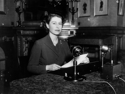 «Как бы ни темна была смерть, свет и жизнь сильнее»: 20 цитат Елизаветы II о любви и будущем (фото 6)