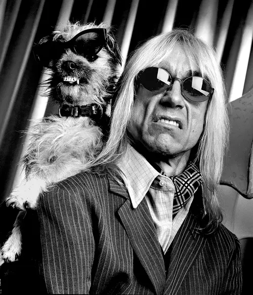 Игги Попу — 79! Собрали лучшие фото главного анархиста американской сцены (фото 8)