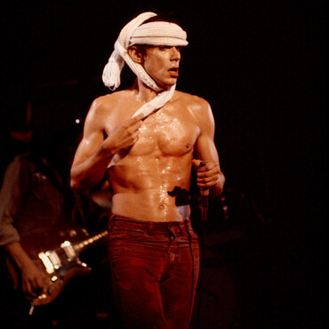 Игги Попу — 79! Собрали лучшие фото главного анархиста американской сцены (фото 4)