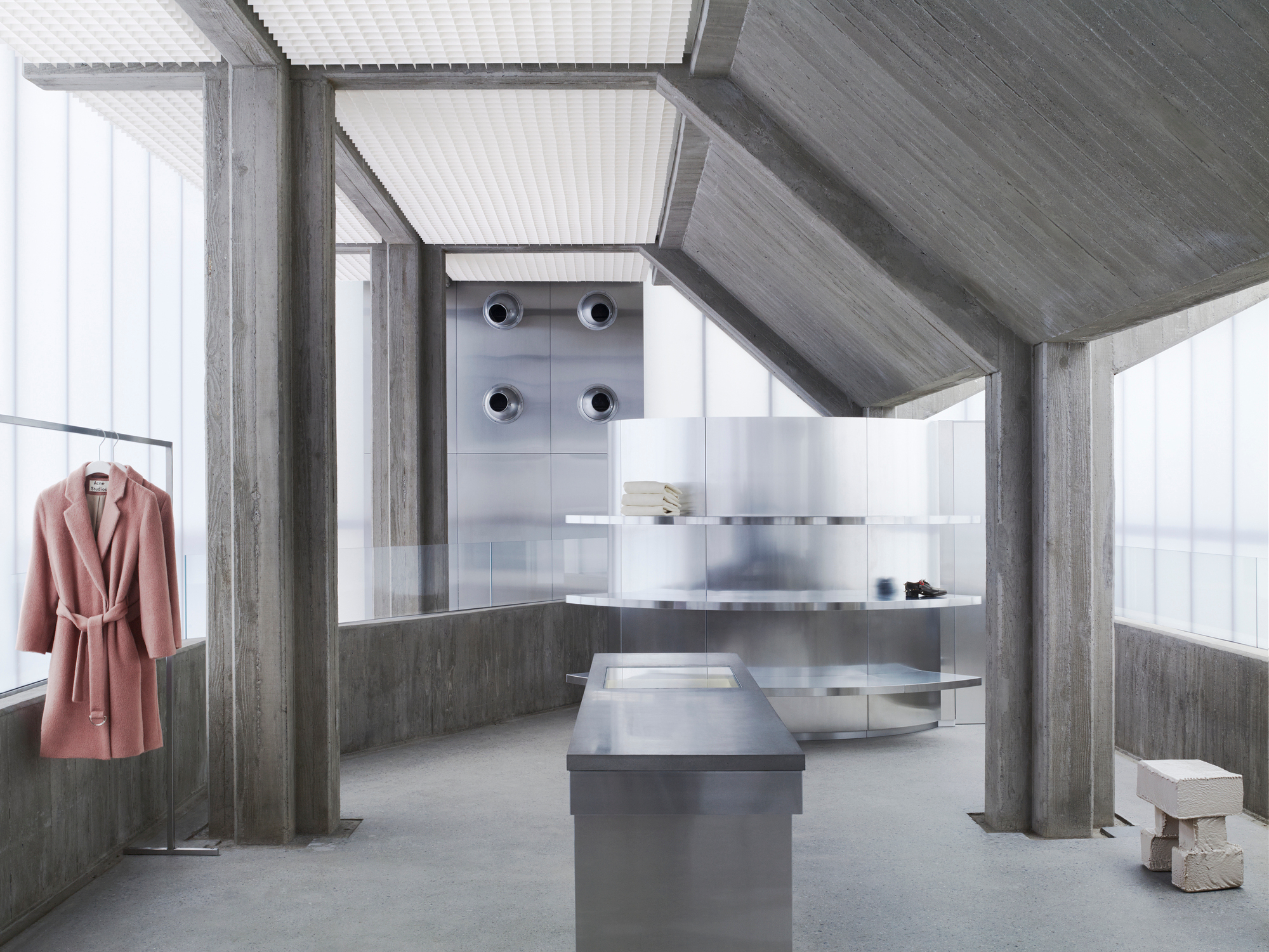 Acne Studios 30 лет! Вот 5 причин любить бренд и основателя Джонни Йоханссона (фото 37)