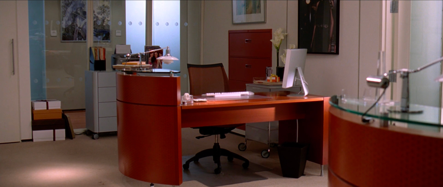 «Цветы? Для весны? Оригинально!». Что для нас значит «Дьявол носит Prada» (фото 7)