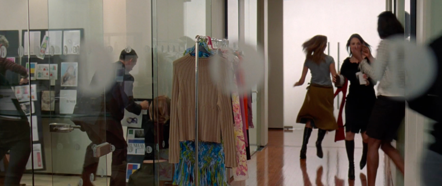 «Цветы? Для весны? Оригинально!». Что для нас значит «Дьявол носит Prada» (фото 12)