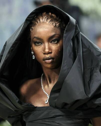 Слезы из прозрачного геля и золотая кожа: как повторить макияж Анок Яй с Met Gala 2026 (фото 10)