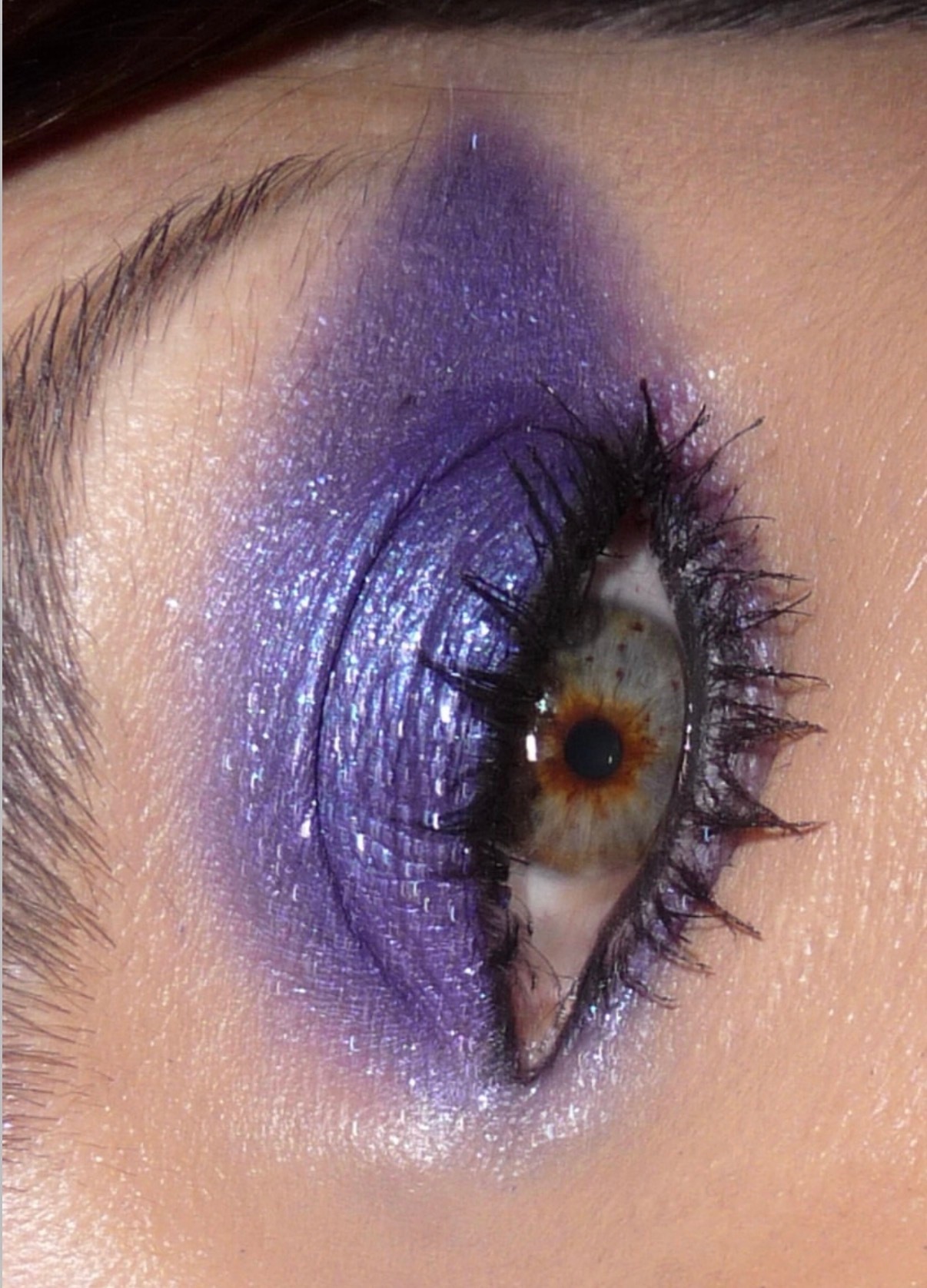 Euphoria makeup: бьюти-тренд на сияющие текстуры — носим как актрисы третьего сезона «Эйфории» (фото 21)