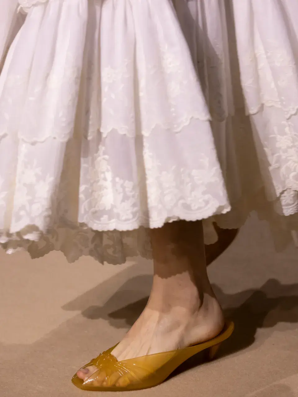Jelly Sandals — не опять, а снова самая модная и практичная обувь лета 2026. Вот 15 классных пар (фото 9)