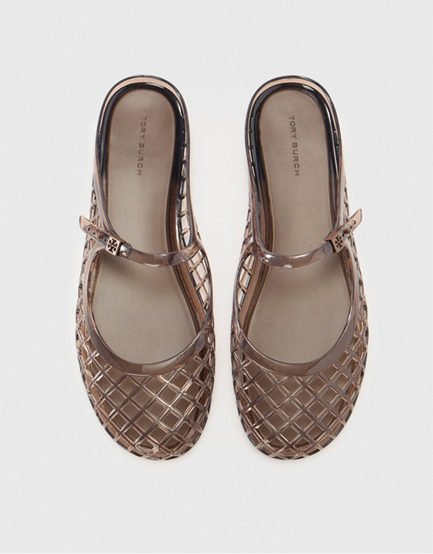Jelly Sandals — не опять, а снова самая модная и практичная обувь лета 2026. Вот 15 классных пар (фото 42)