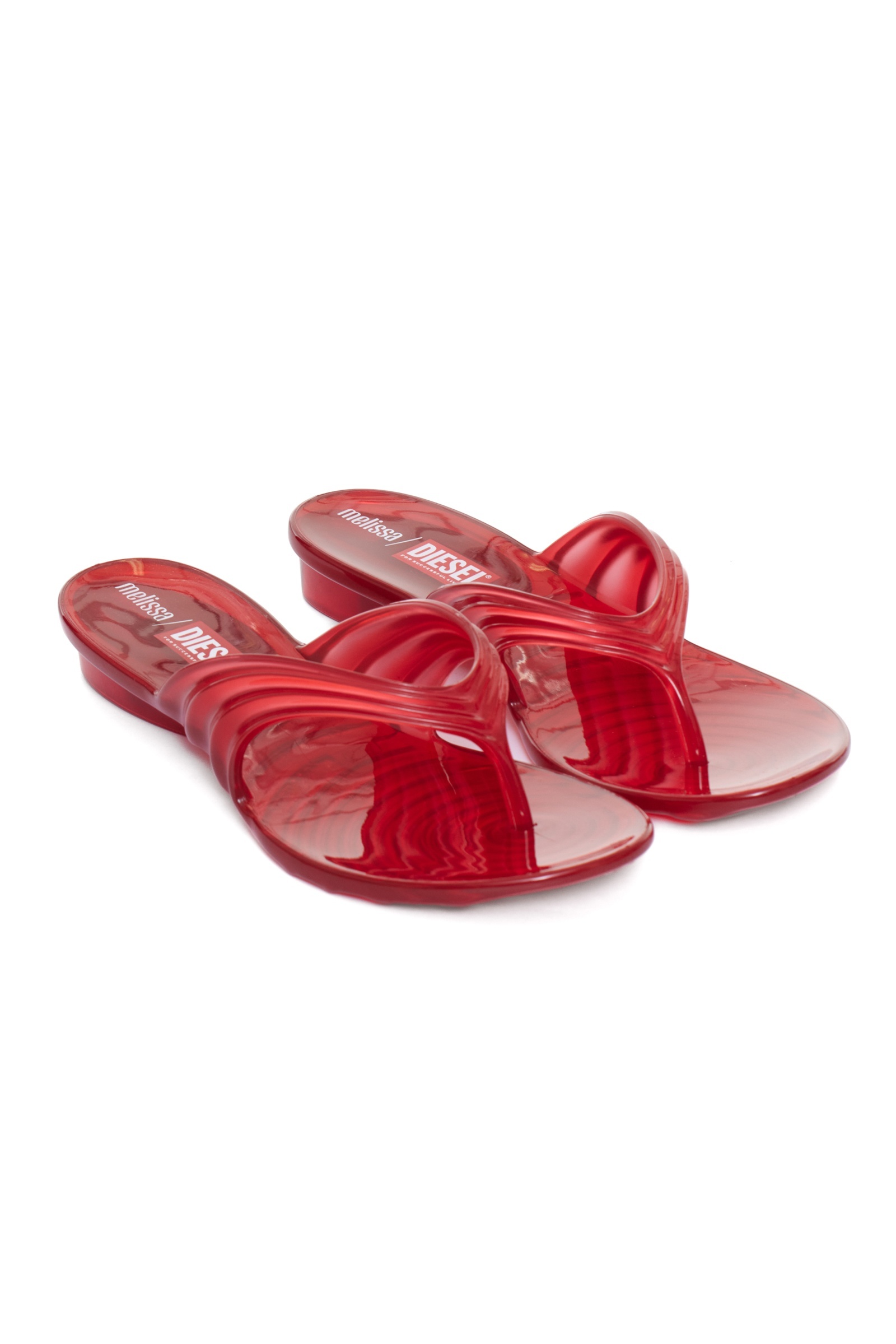 Jelly Sandals — не опять, а снова самая модная и практичная обувь лета 2026. Вот 15 классных пар (фото 38)