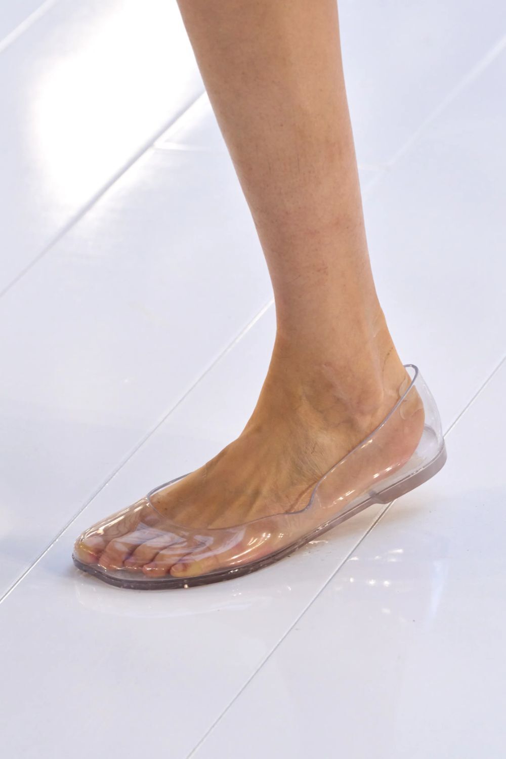 Jelly Sandals — не опять, а снова самая модная и практичная обувь лета 2026. Вот 15 классных пар (фото 21)
