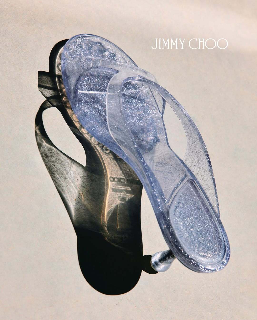 Jelly Sandals — не опять, а снова самая модная и практичная обувь лета 2026. Вот 15 классных пар (фото 12)
