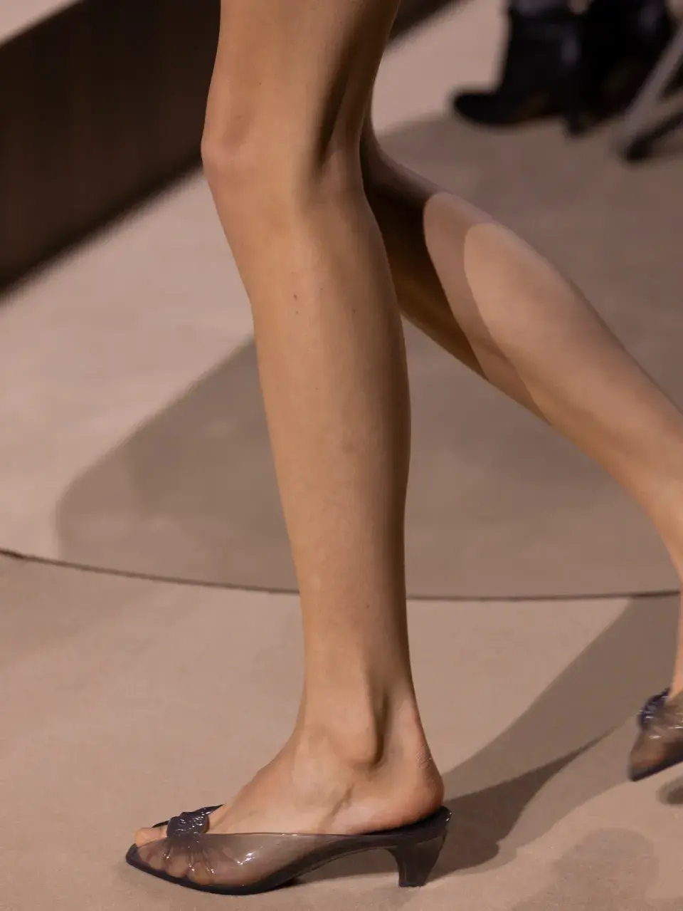 Jelly Sandals — не опять, а снова самая модная и практичная обувь лета 2026. Вот 15 классных пар (фото 6)
