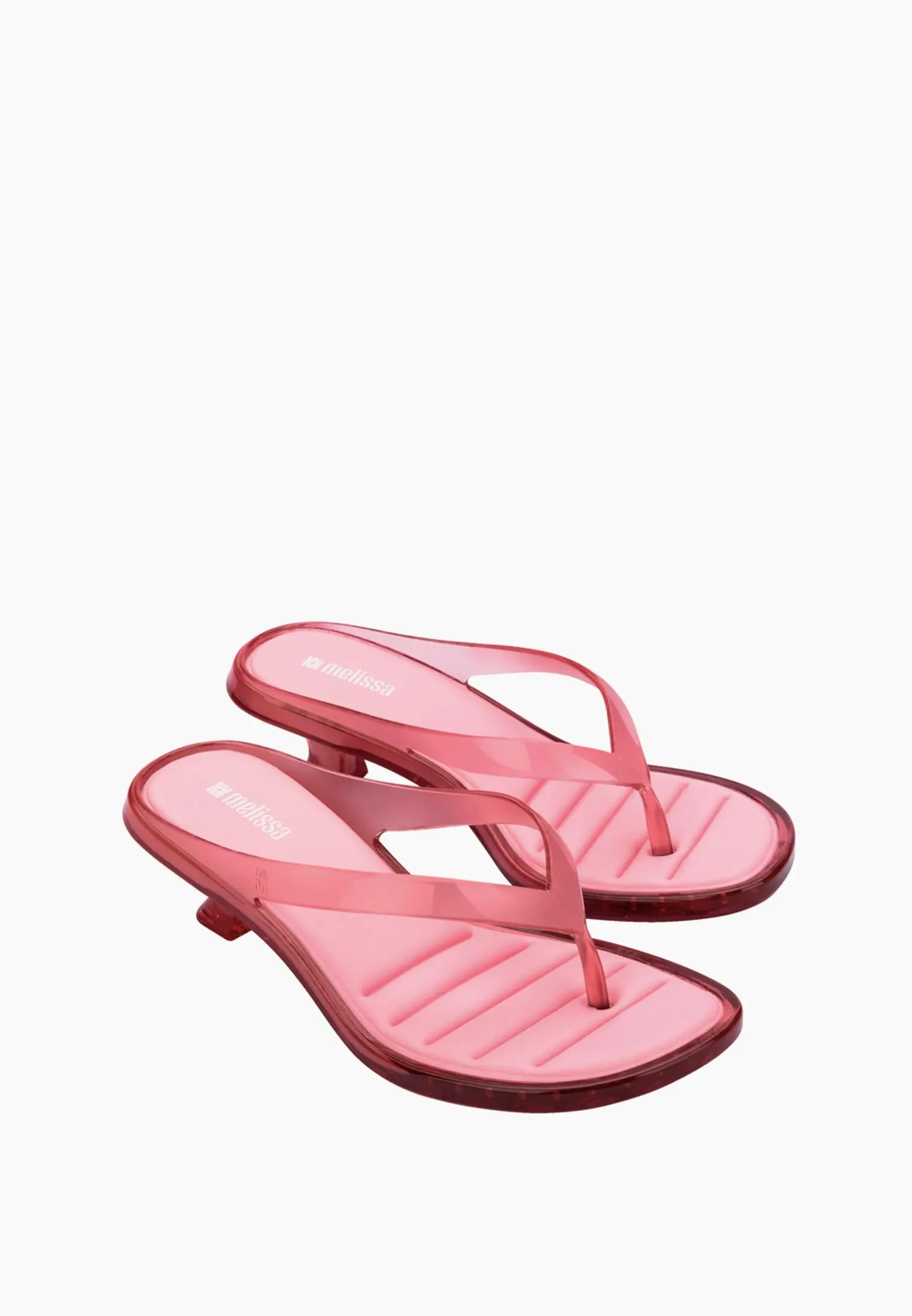 Jelly Sandals — не опять, а снова самая модная и практичная обувь лета 2026. Вот 15 классных пар (фото 36)