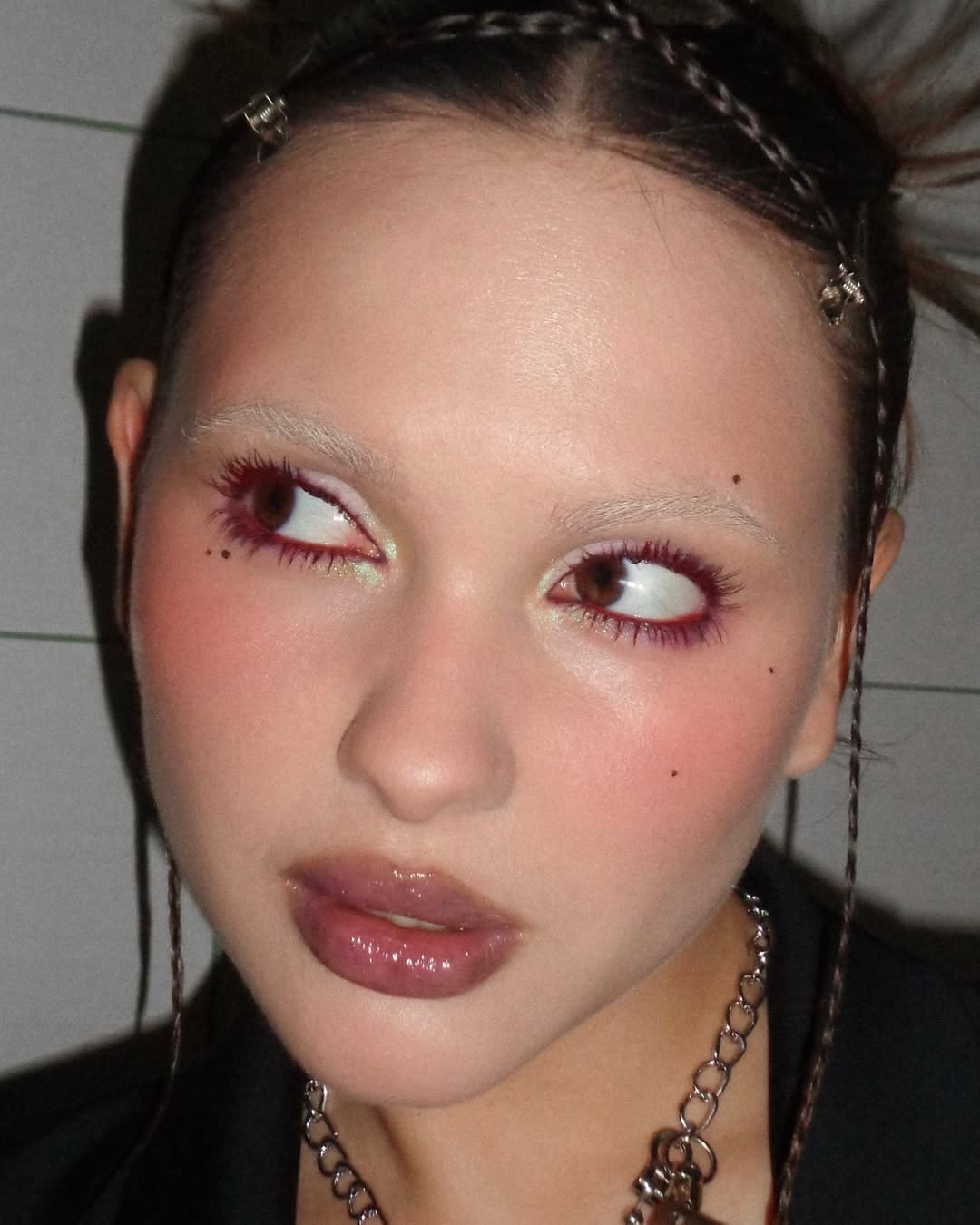 Wet Lashes: бьюти-тренд на мокрые ресницы — носим как Дженна Ортега и Вика Салават (фото 15)