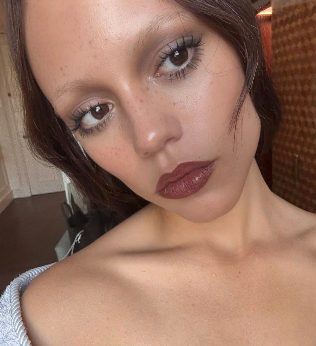 Wet Lashes: бьюти-тренд на мокрые ресницы — носим как Дженна Ортега и Вика Салават (фото 3)
