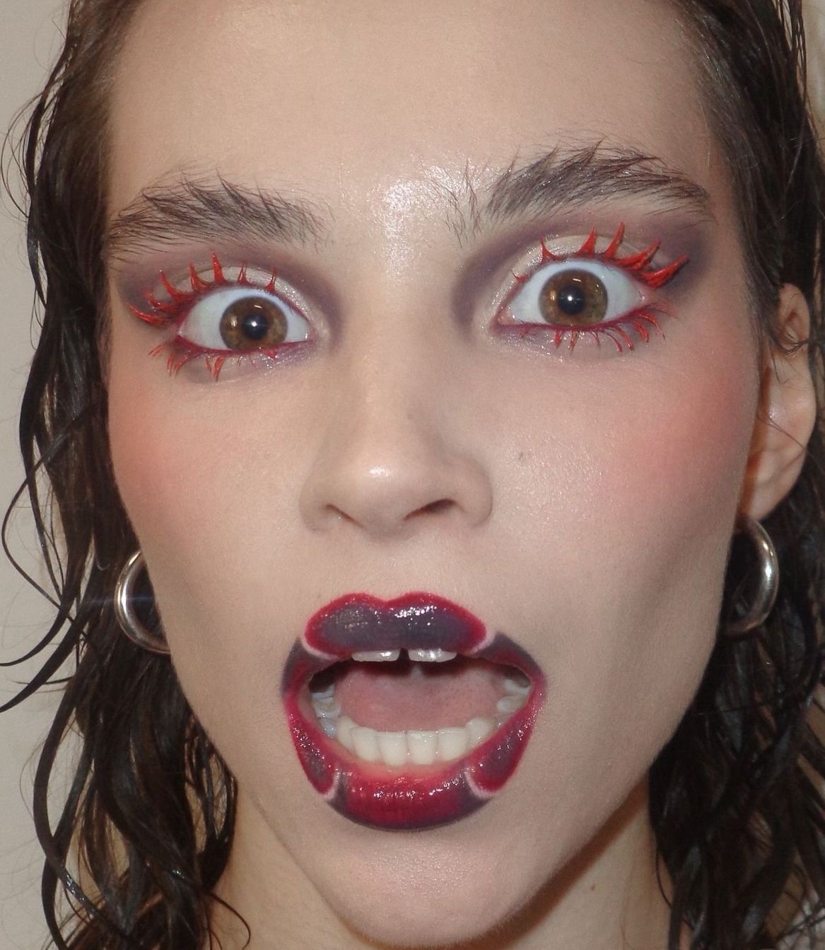 Wet Lashes: бьюти-тренд на мокрые ресницы — носим как Дженна Ортега и Вика Салават (фото 25)