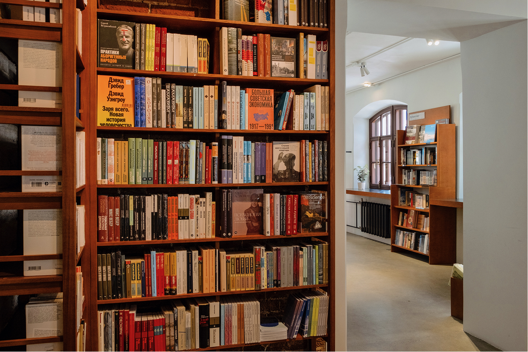 «Озеро»: новый независимый книжный в историческом здании на Китай-городе (фото 32)