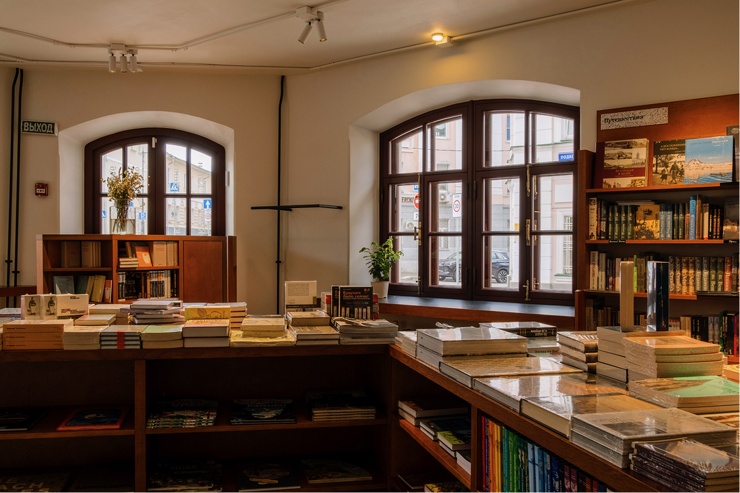 «Озеро»: новый независимый книжный в историческом здании на Китай-городе (фото 41)