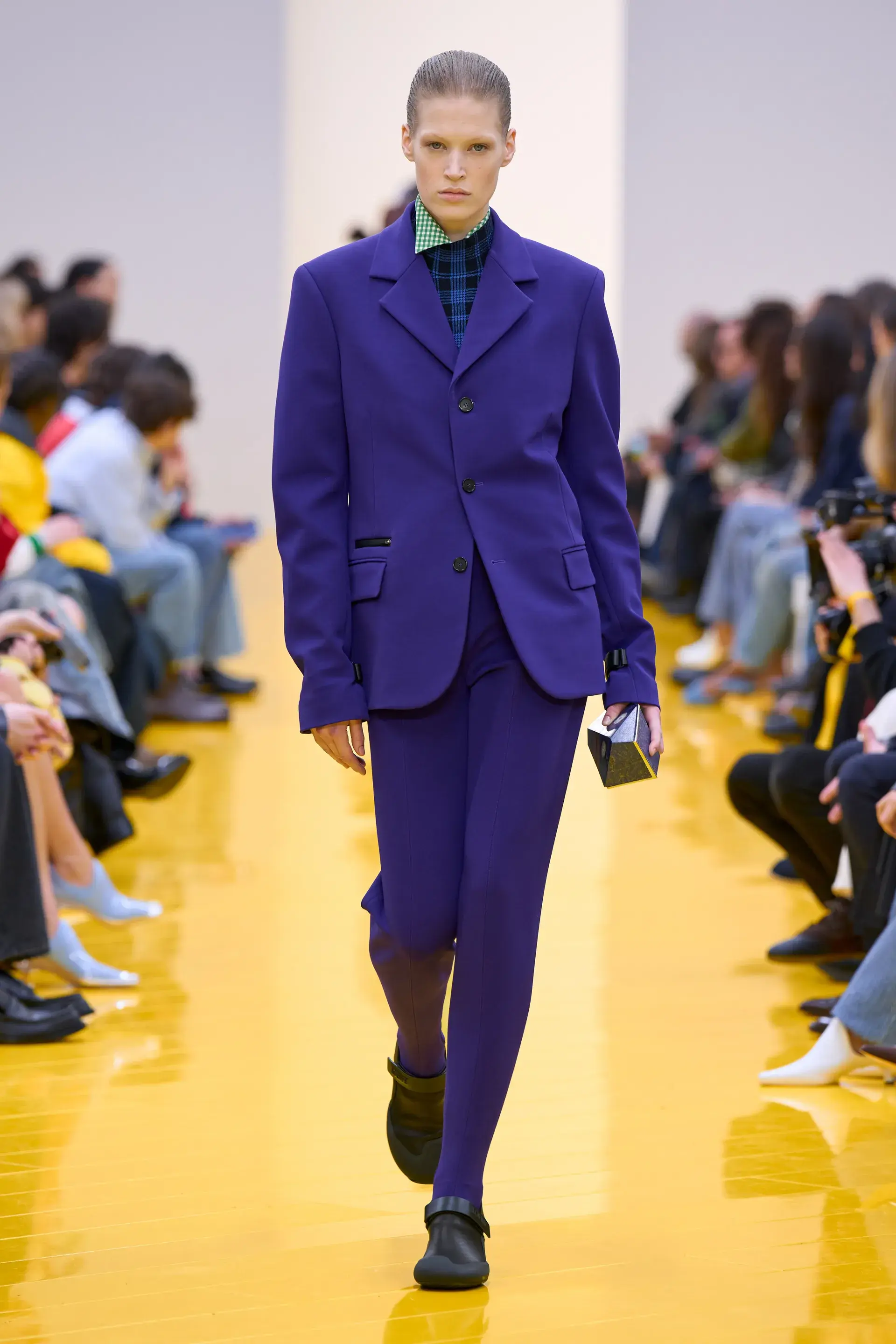 Purple power, горчичный и спелая вишня. Главные цвета сезона осень-зима 2026 (фото 32)