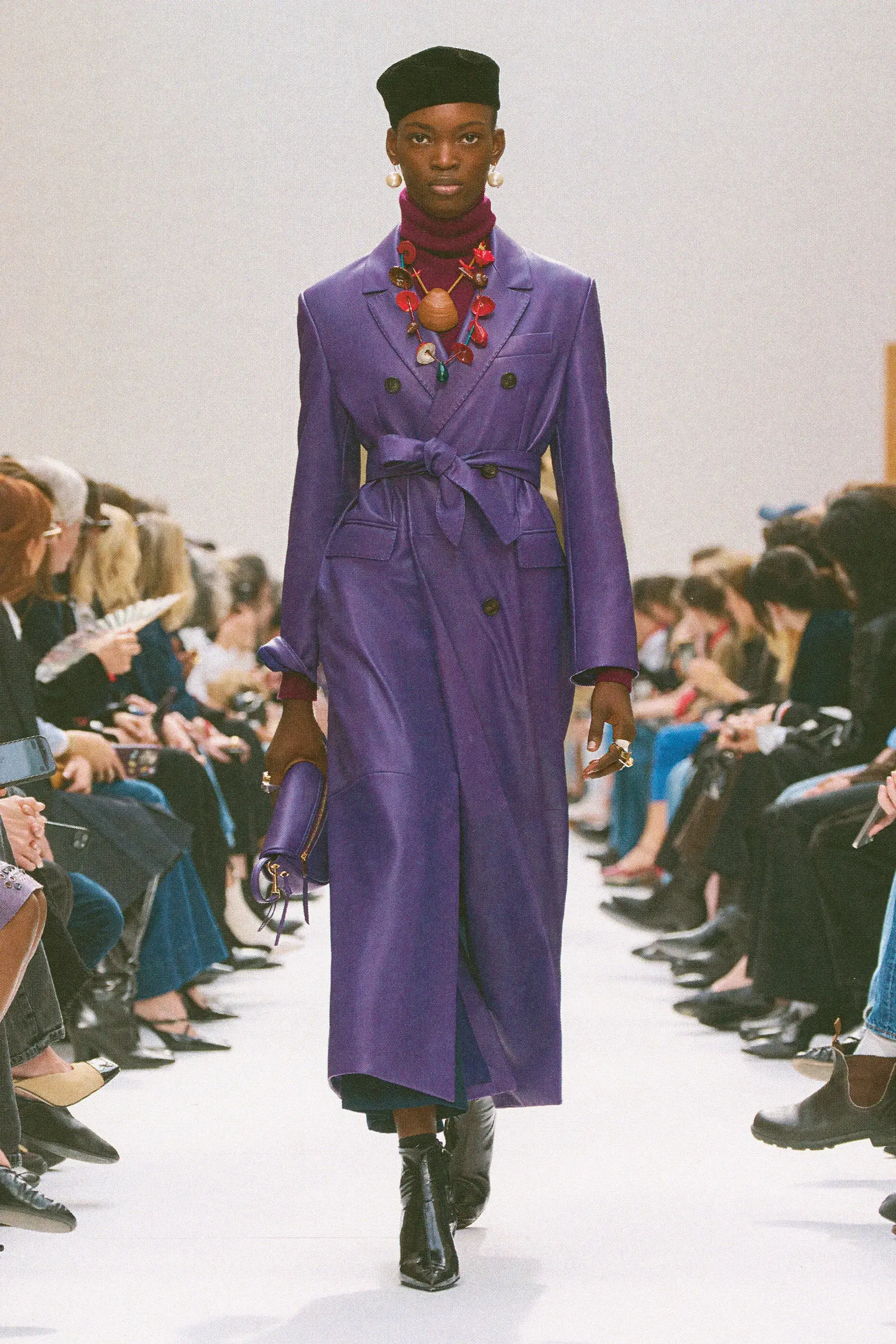 Purple power, горчичный и спелая вишня. Главные цвета сезона осень-зима 2026 (фото 37)