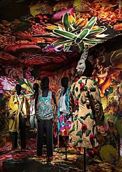 Ручная вышивка и цветы в саду и на одежде: из чего состоит вселенная Dries Van Noten (фото 36)
