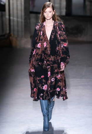 Ручная вышивка и цветы в саду и на одежде: из чего состоит вселенная Dries Van Noten (фото 21)