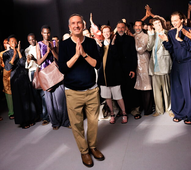 Ручная вышивка и цветы в саду и на одежде: из чего состоит вселенная Dries Van Noten (фото 85)