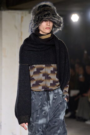Ручная вышивка и цветы в саду и на одежде: из чего состоит вселенная Dries Van Noten (фото 60)