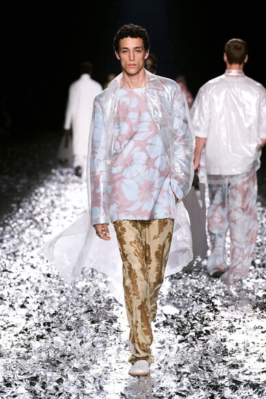 Ручная вышивка и цветы в саду и на одежде: из чего состоит вселенная Dries Van Noten (фото 90)