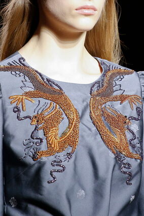 Ручная вышивка и цветы в саду и на одежде: из чего состоит вселенная Dries Van Noten (фото 33)