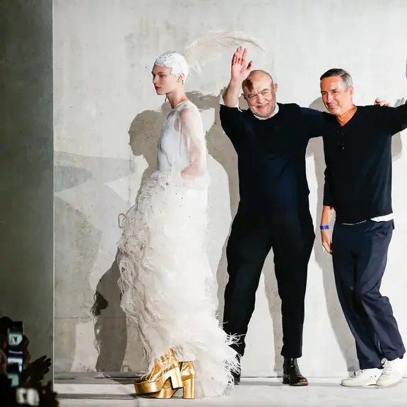 Ручная вышивка и цветы в саду и на одежде: из чего состоит вселенная Dries Van Noten (фото 70)