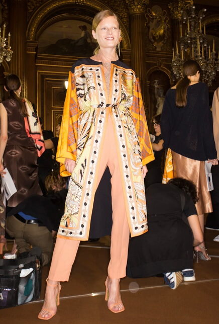 Ручная вышивка и цветы в саду и на одежде: из чего состоит вселенная Dries Van Noten (фото 39)