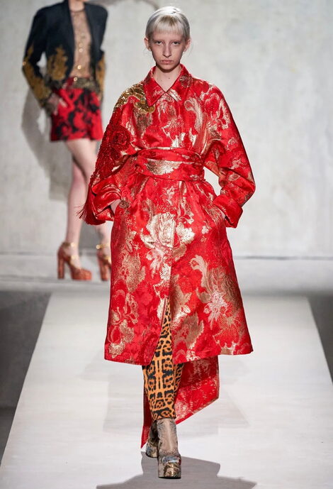 Ручная вышивка и цветы в саду и на одежде: из чего состоит вселенная Dries Van Noten (фото 74)