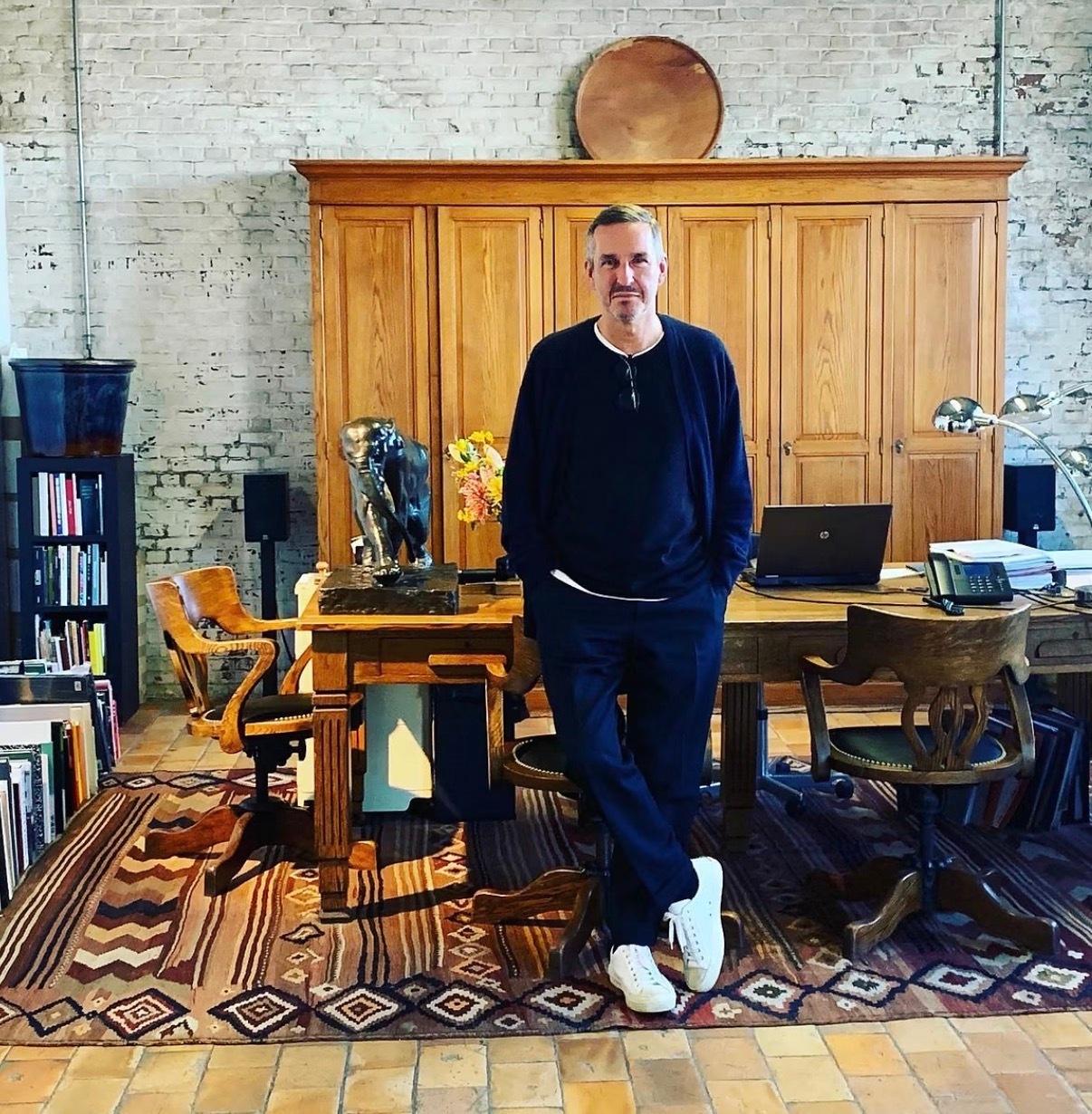 Ручная вышивка и цветы в саду и на одежде: из чего состоит вселенная Dries Van Noten (фото 59)